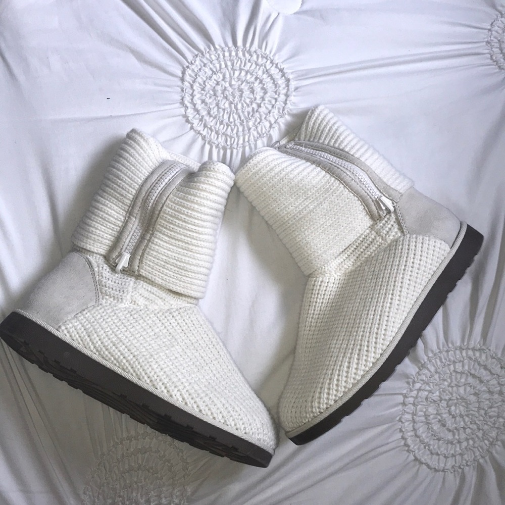 White sparkly knit boots white as new size…